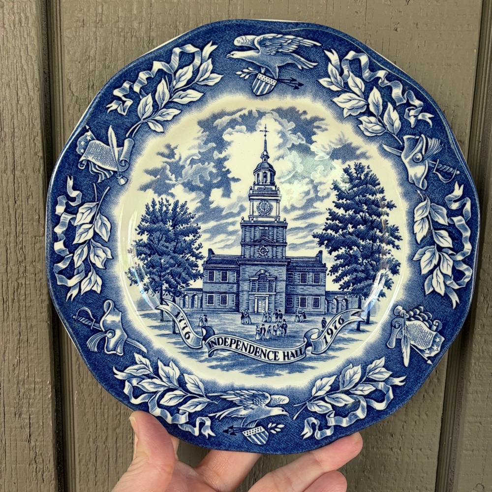 Avon Representative Exclusive Vintage Independence Hall Decorative Plate